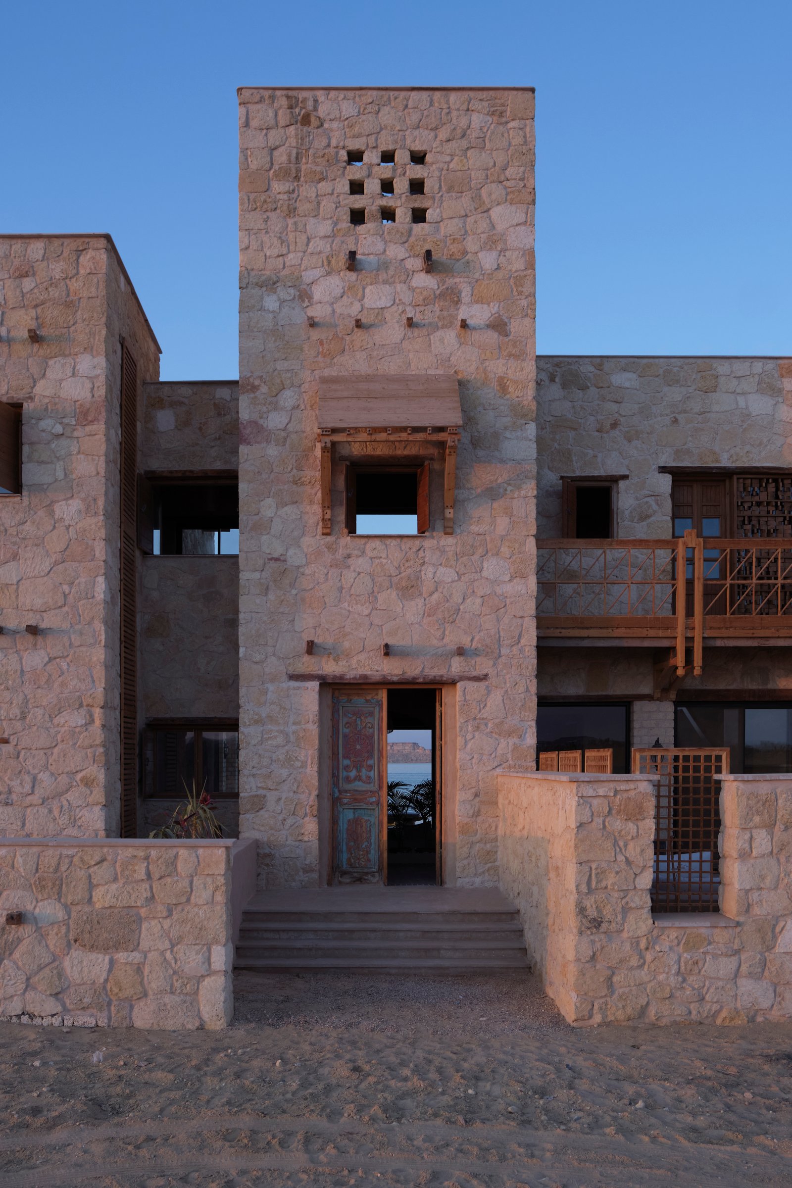 Bayt Gagy exterior at dusk